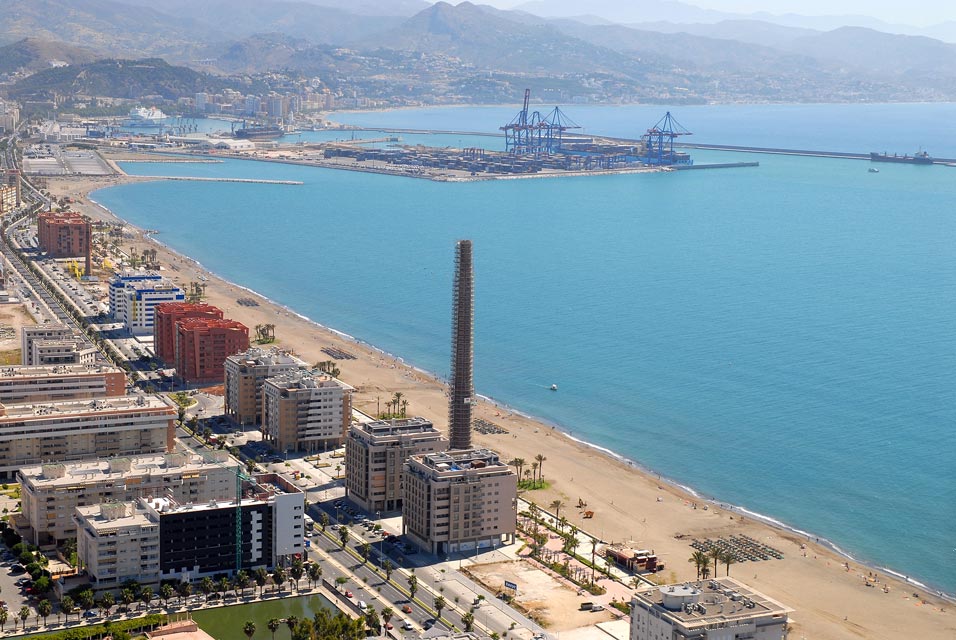 Chimenea del Paseo Marítimo de Poniente