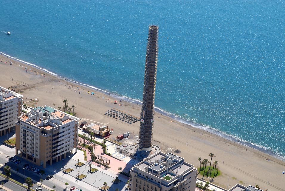 Chimenea del Paseo Marítimo de Poniente